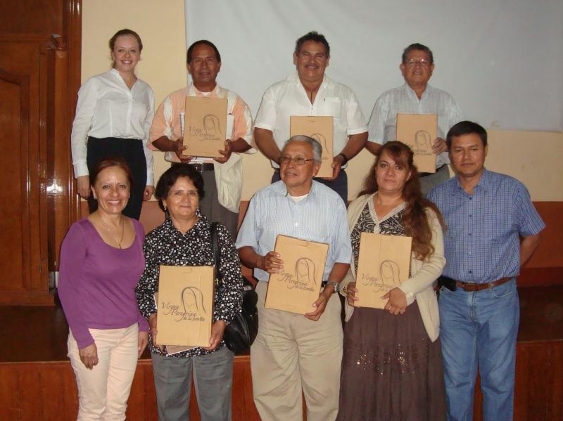 http://www.virgenperegrina.org/documentos/imagenes/foto%20grupo%20San%20Juan%20del%20Rio.JPG